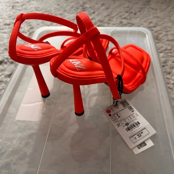 Zara Red Heels Elegant Statement Shoes - Picture 2 of 4